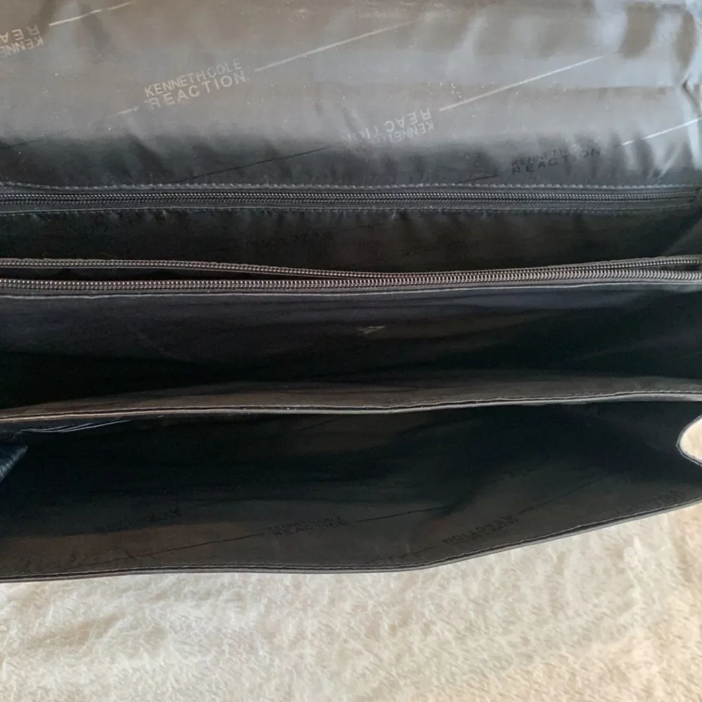 Kenneth Cole Reaction features **please